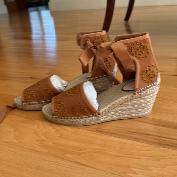 NEW Gucci interlocking GG espadrille wedges - Picture 7 of 9